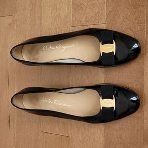 ♡ Salvatore FERRAGAMO  Vara Bow Black Patent Leather 1.5" in. heel in 9.5